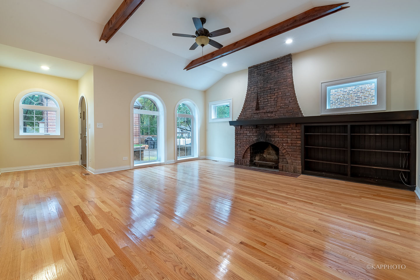 1712 W Beverly Glen Parkway
