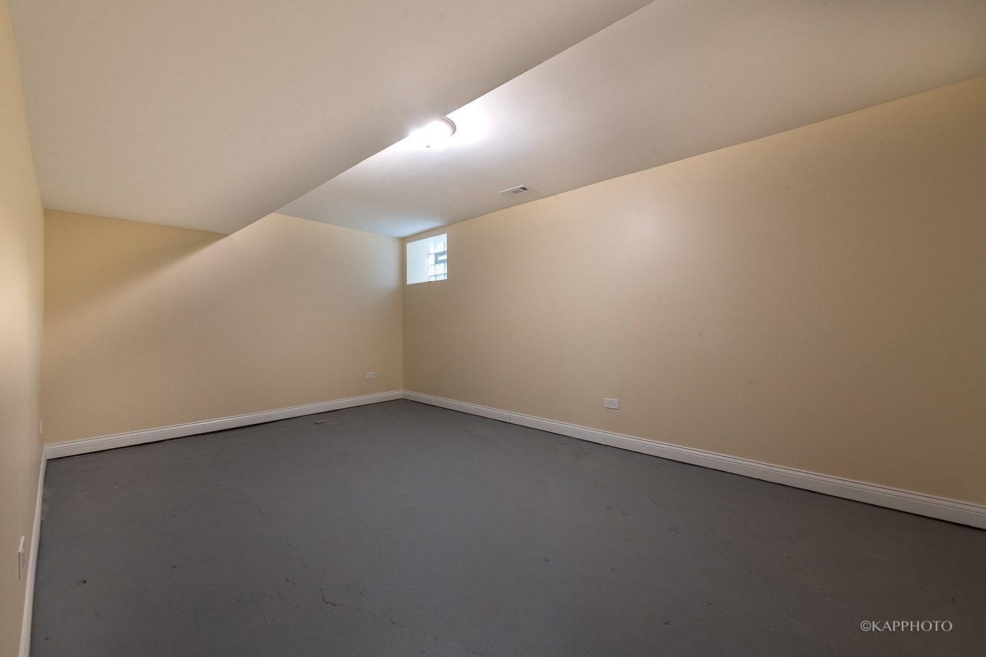1712 W Beverly Glen Parkway