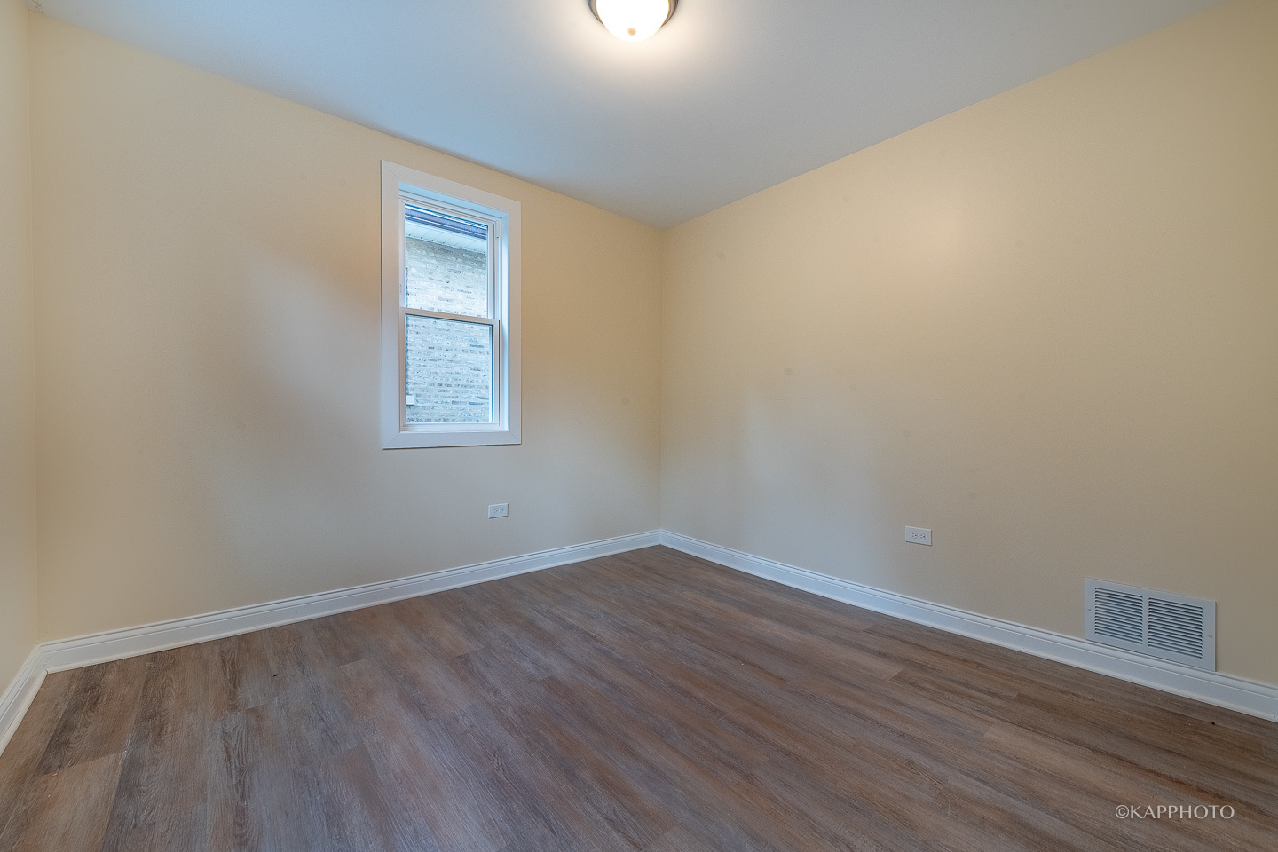 1712 W Beverly Glen Parkway