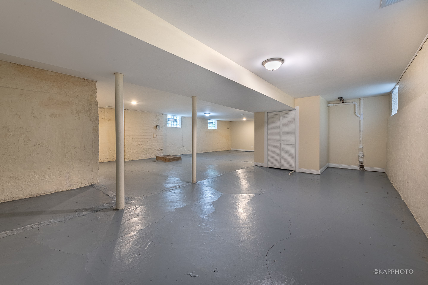 1712 W Beverly Glen Parkway