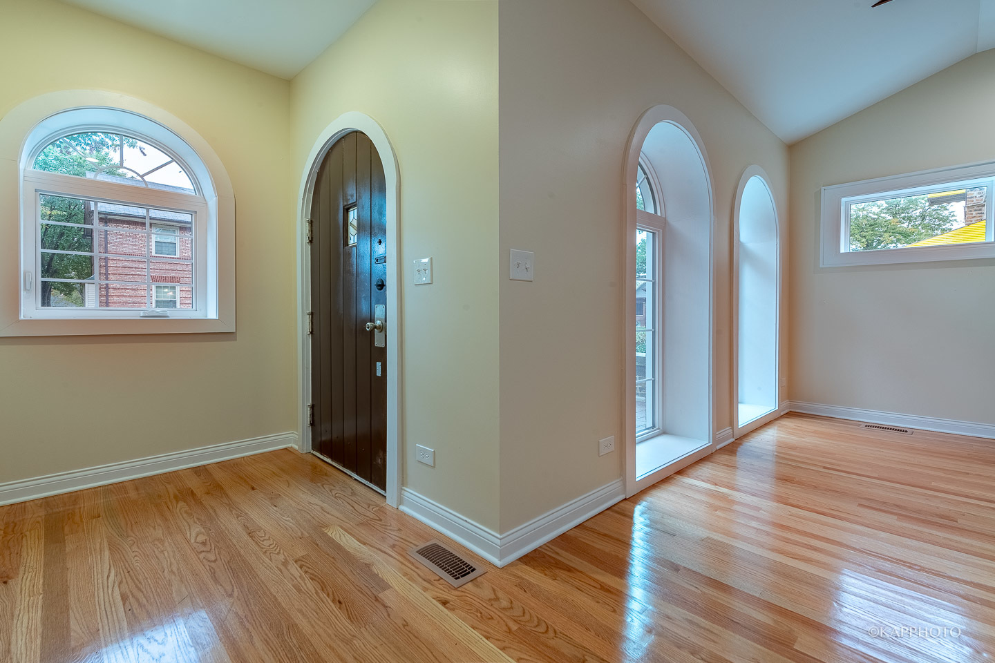 1712 W Beverly Glen Parkway