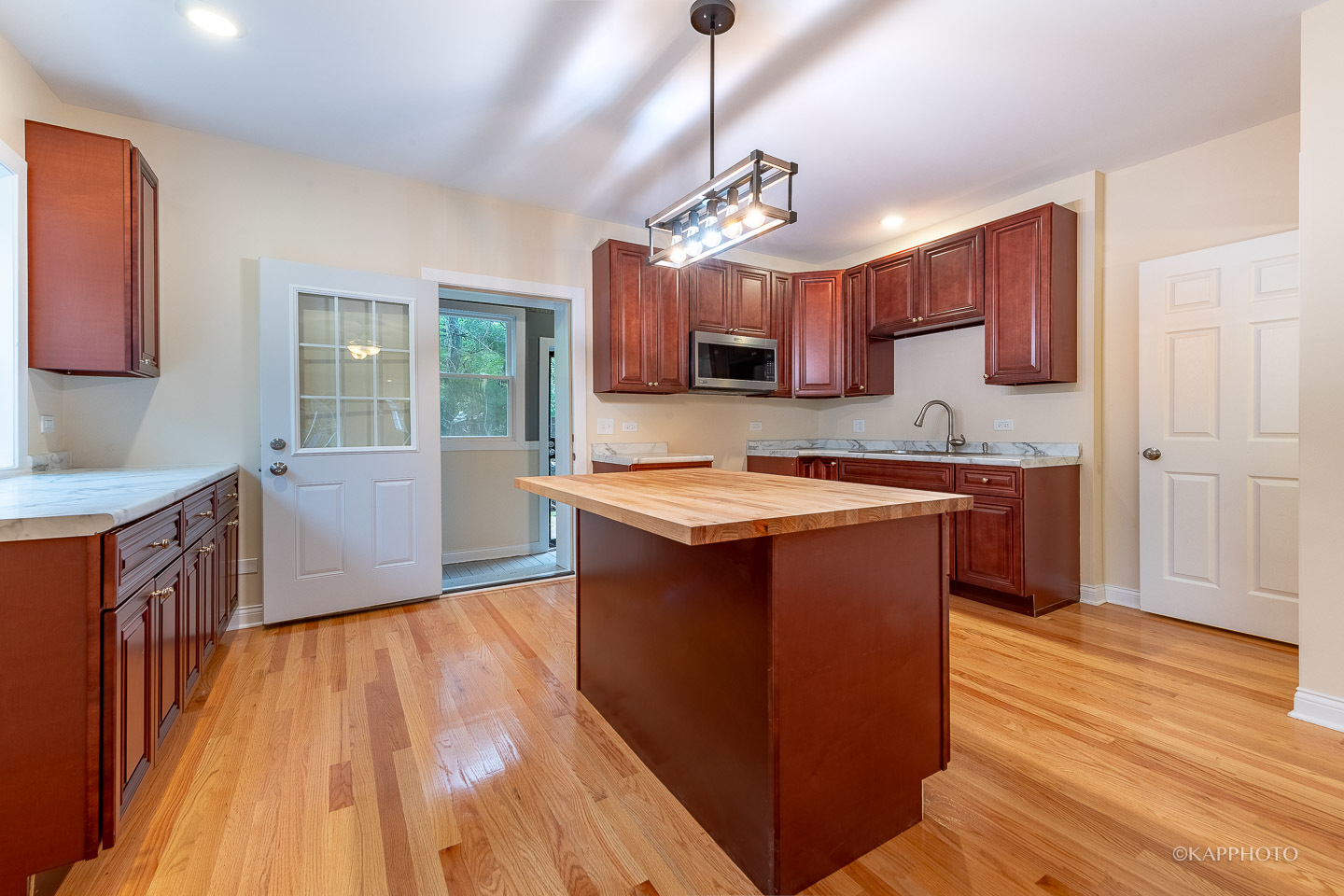 1712 W Beverly Glen Parkway