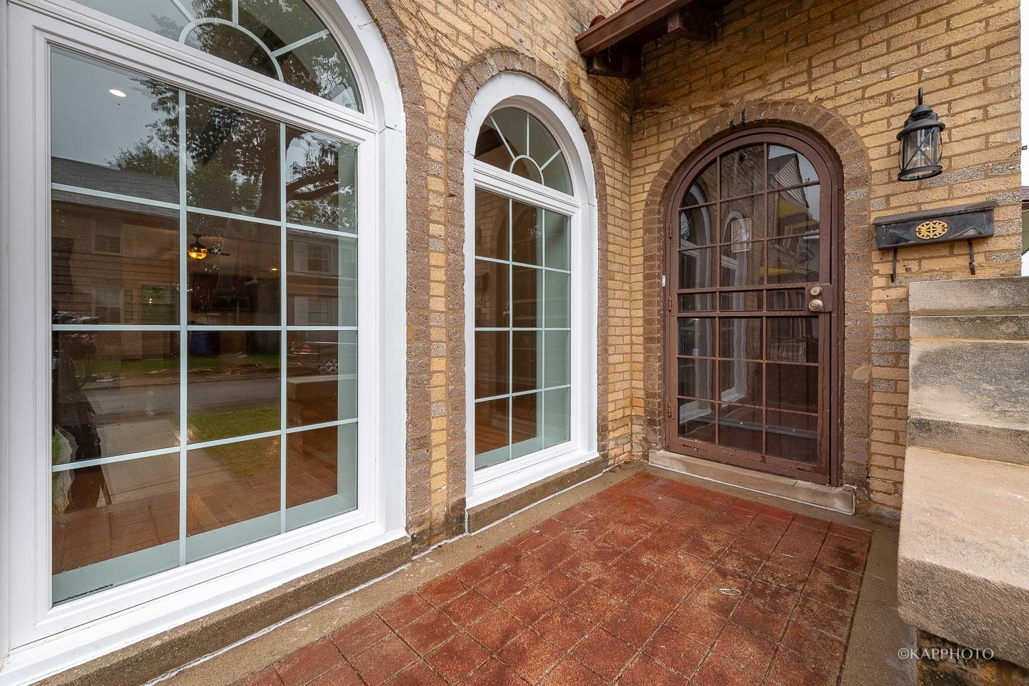 1712 W Beverly Glen Parkway