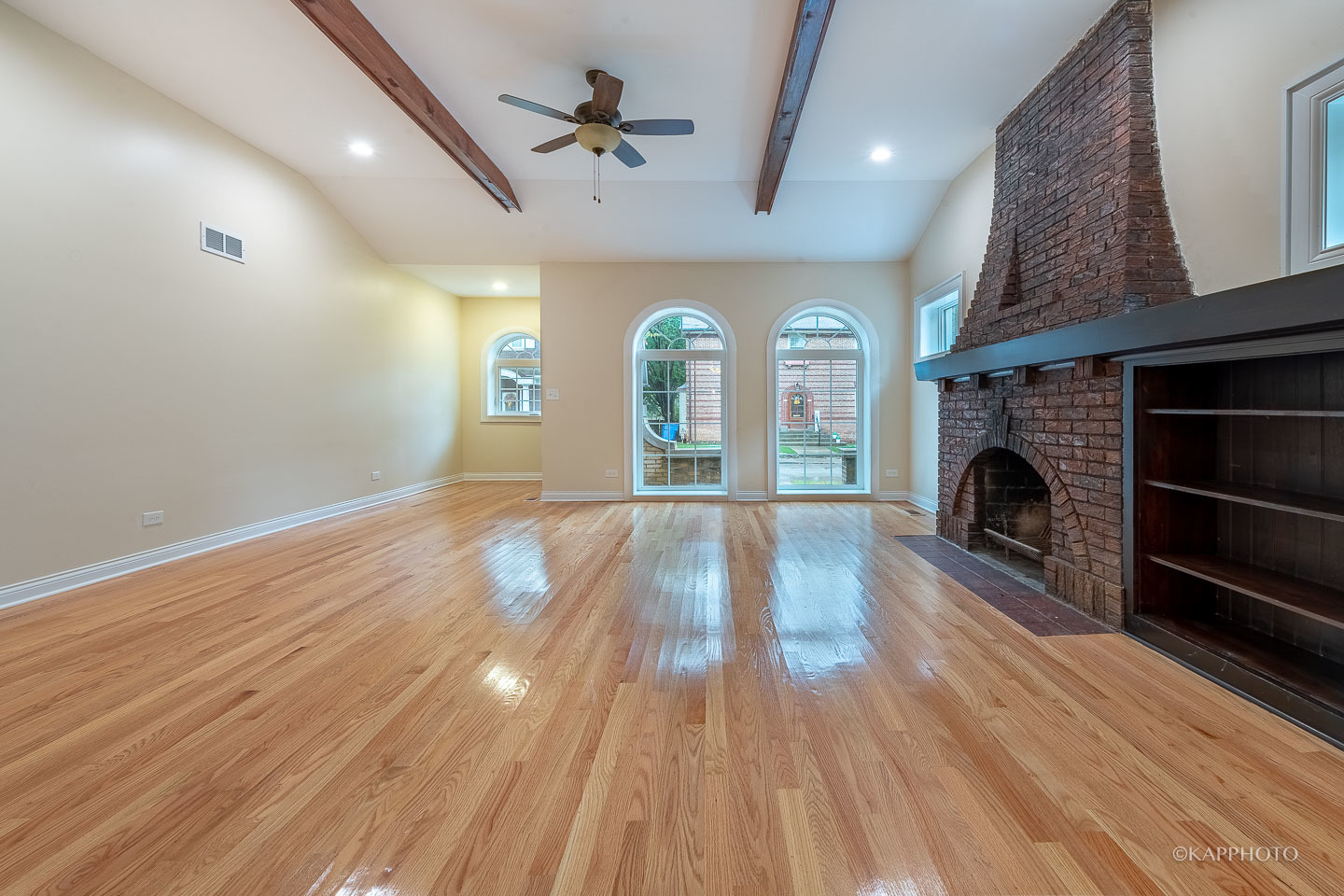 1712 W Beverly Glen Parkway