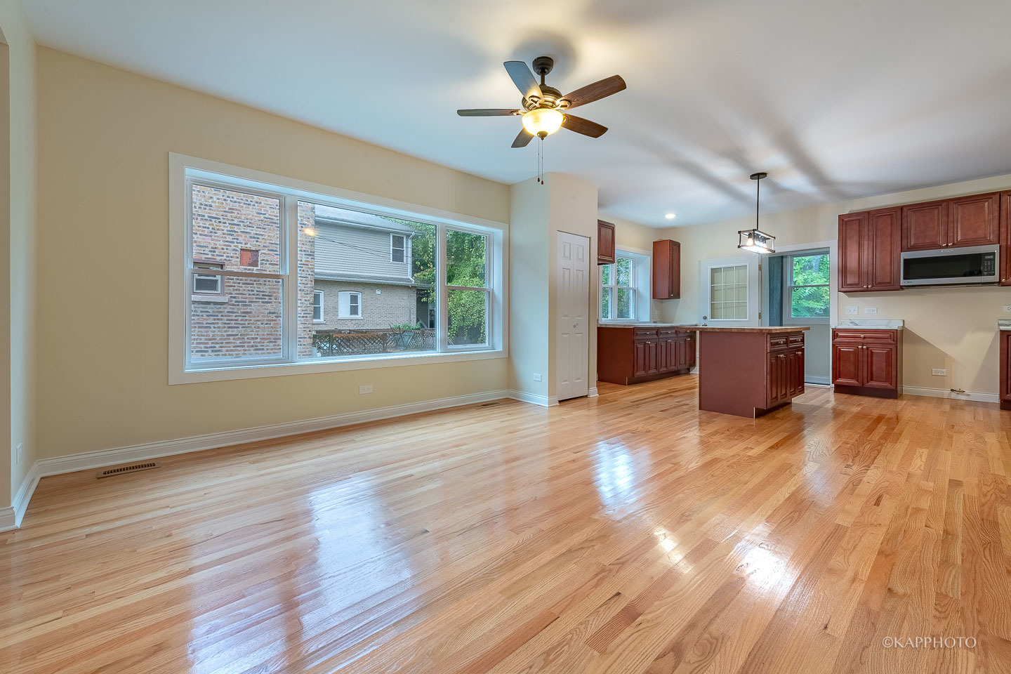1712 W Beverly Glen Parkway