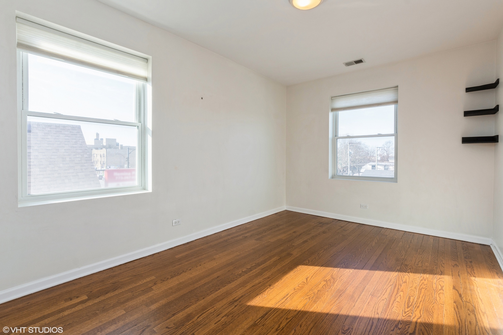 3839 N Western Avenue Unit: 301