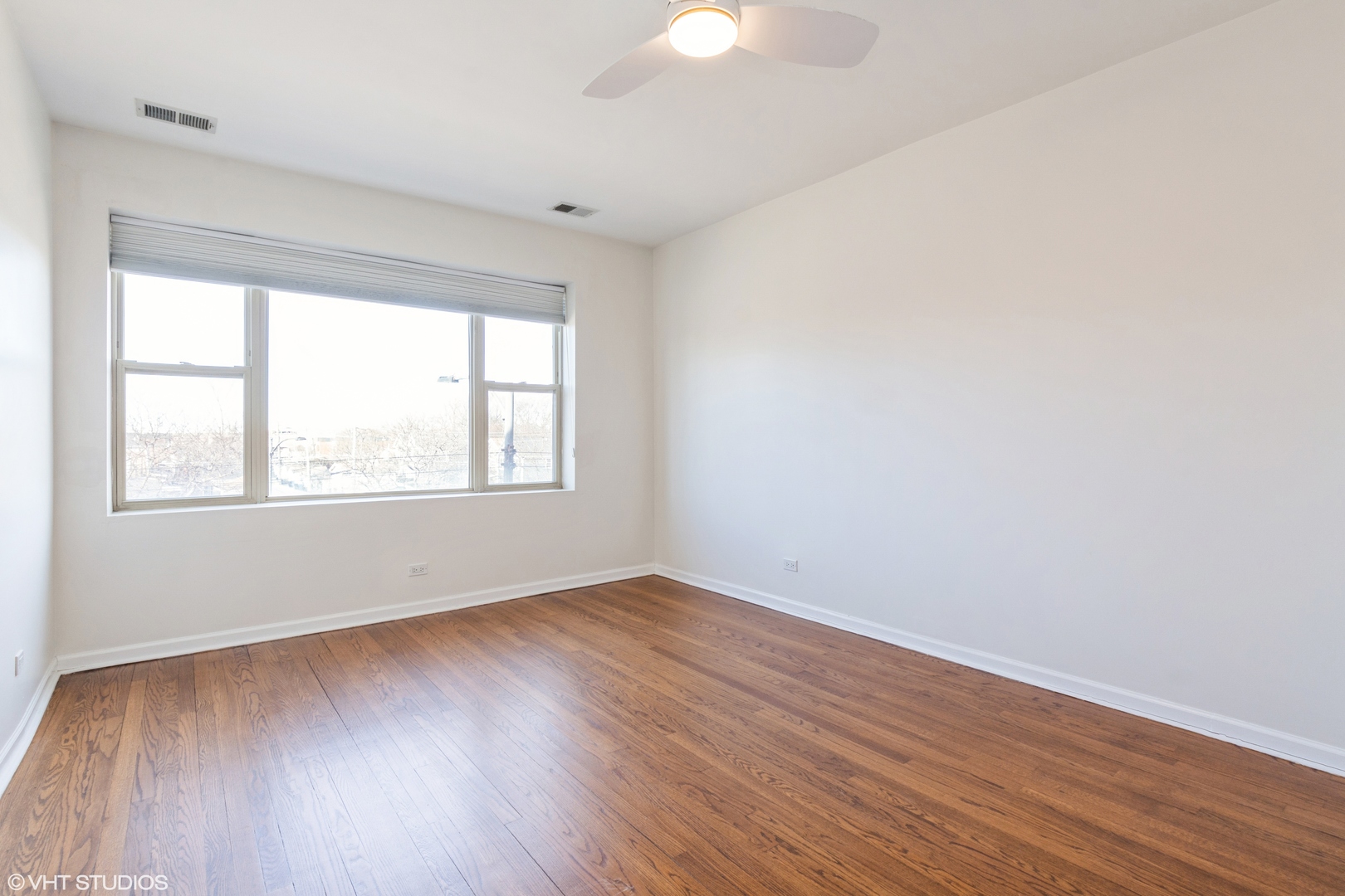 3839 N Western Avenue Unit: 301