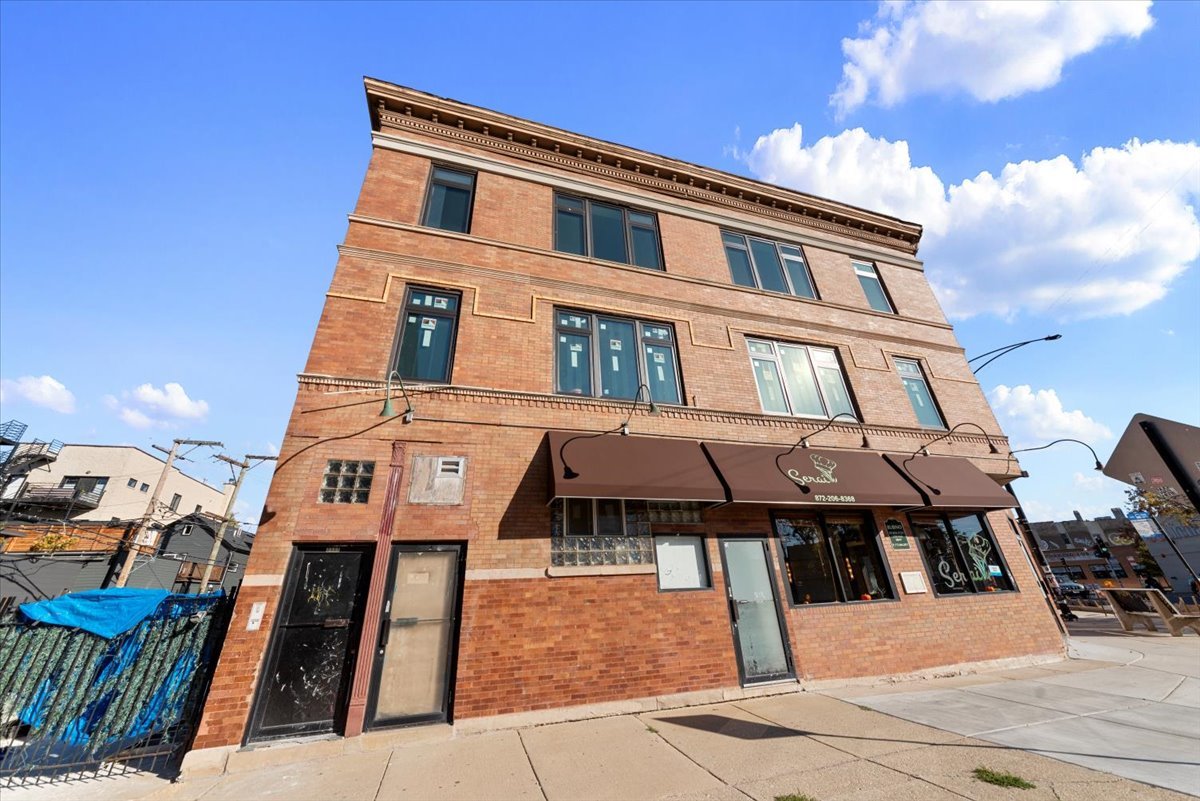 2171 N Milwaukee Avenue Unit: 2