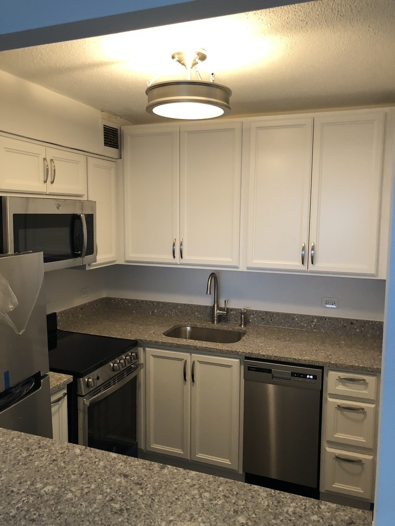 2728 N HAMPDEN Court Unit: 2104
