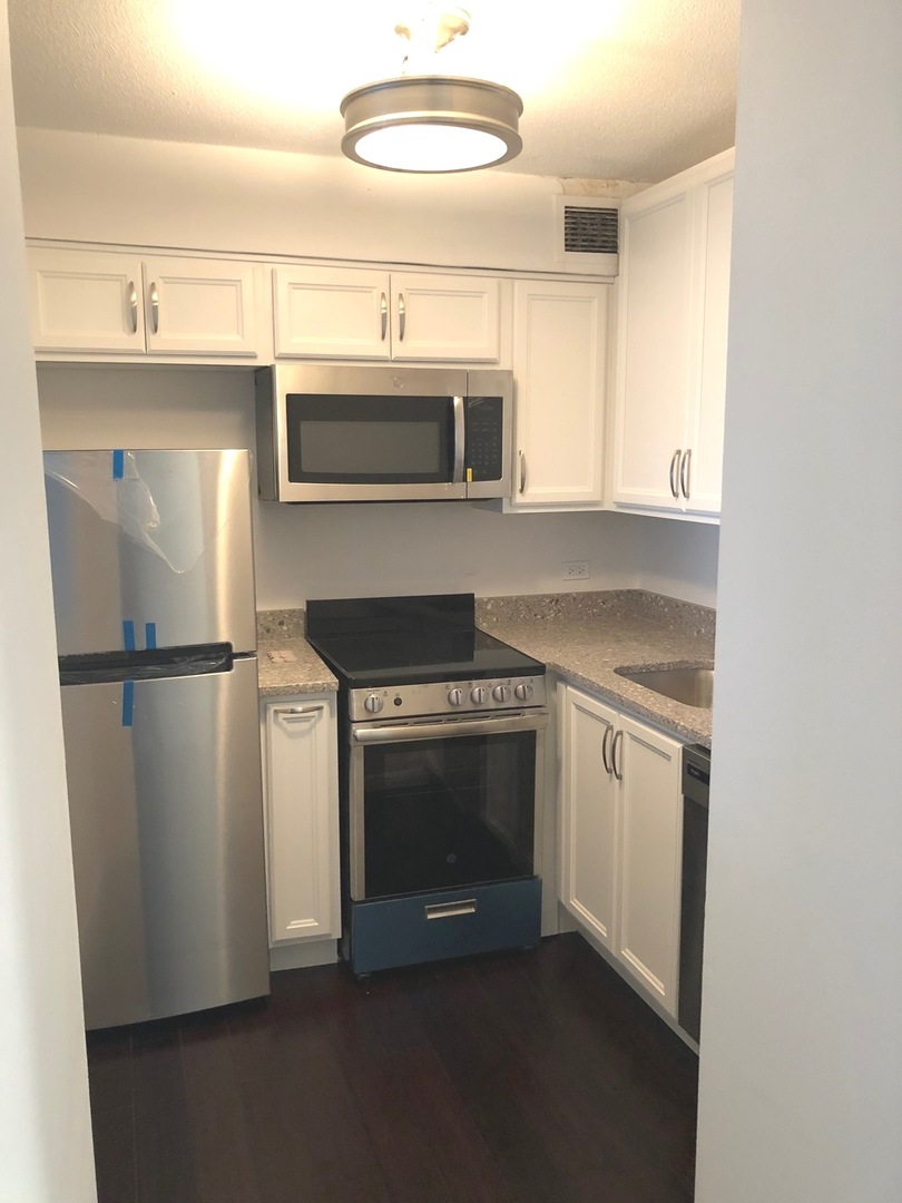 2728 N HAMPDEN Court Unit: 2104