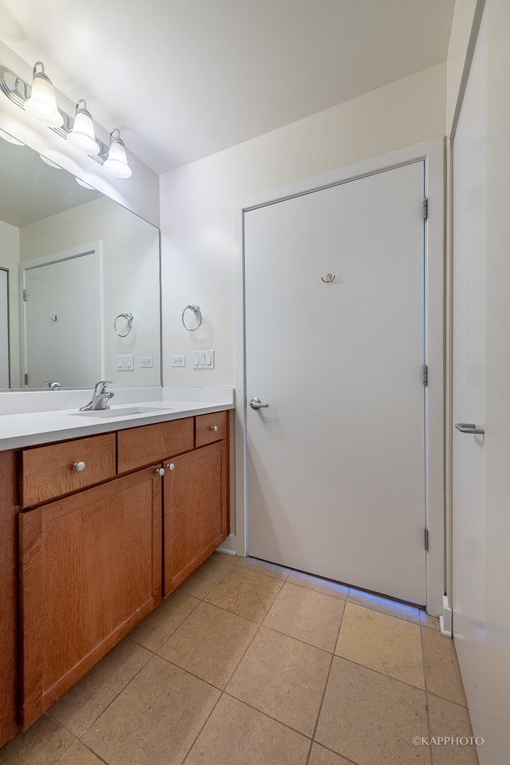 901 W Madison Street Unit: 402