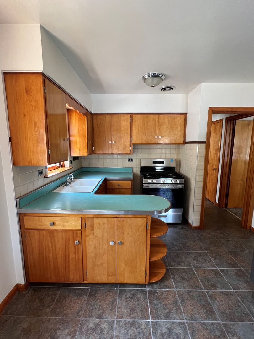 3851 N Whipple Street Unit: 2