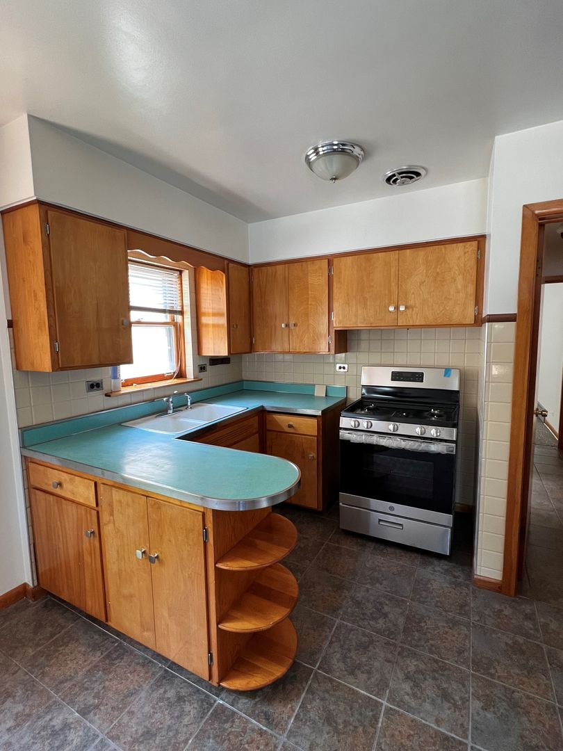 3851 N Whipple Street Unit: 2