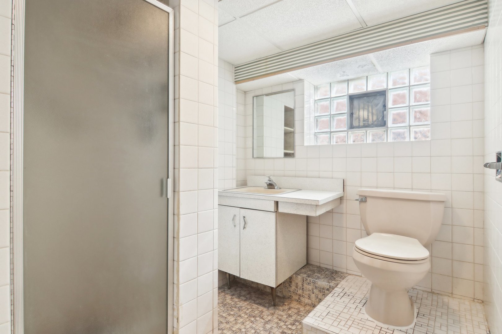 5819 S Austin Avenue