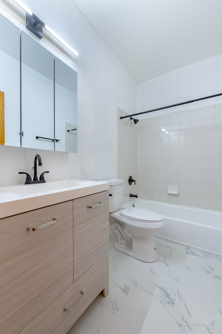 2457 W Lexington Street Unit: 2
