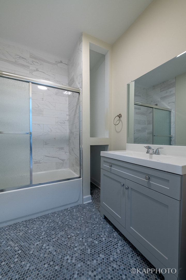 2239 W Cornelia Avenue