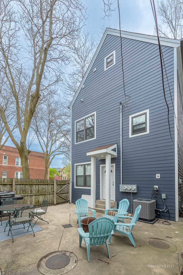 2239 W Cornelia Avenue