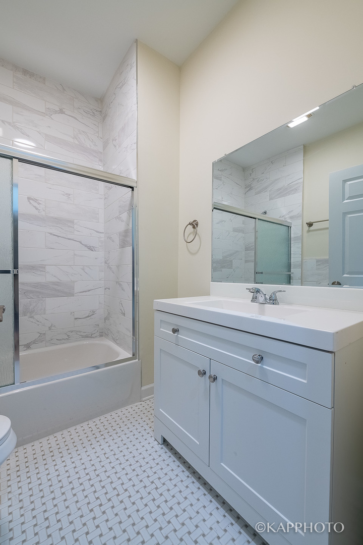 2239 W Cornelia Avenue