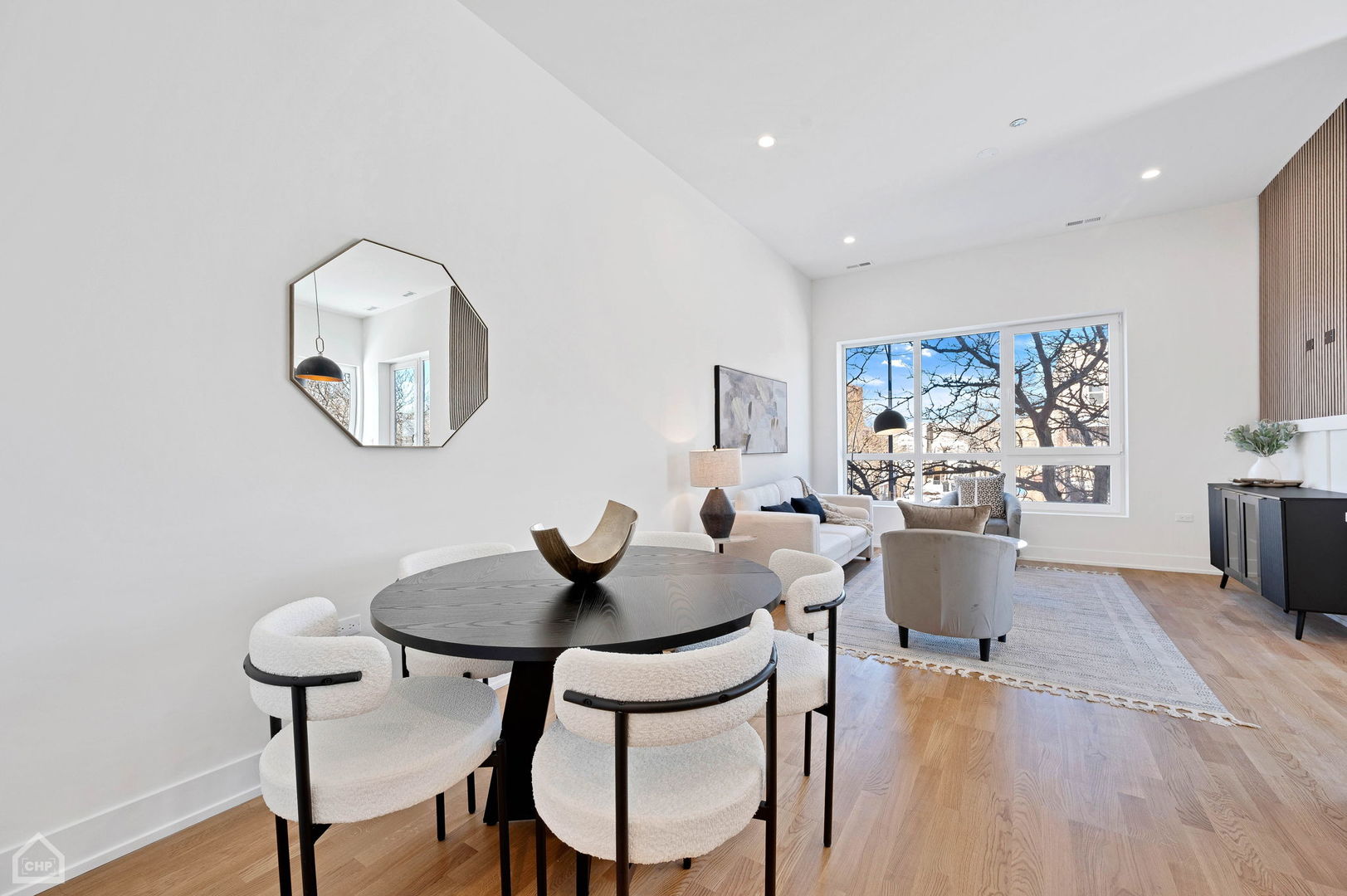 2127 W Madison Street Unit: 303