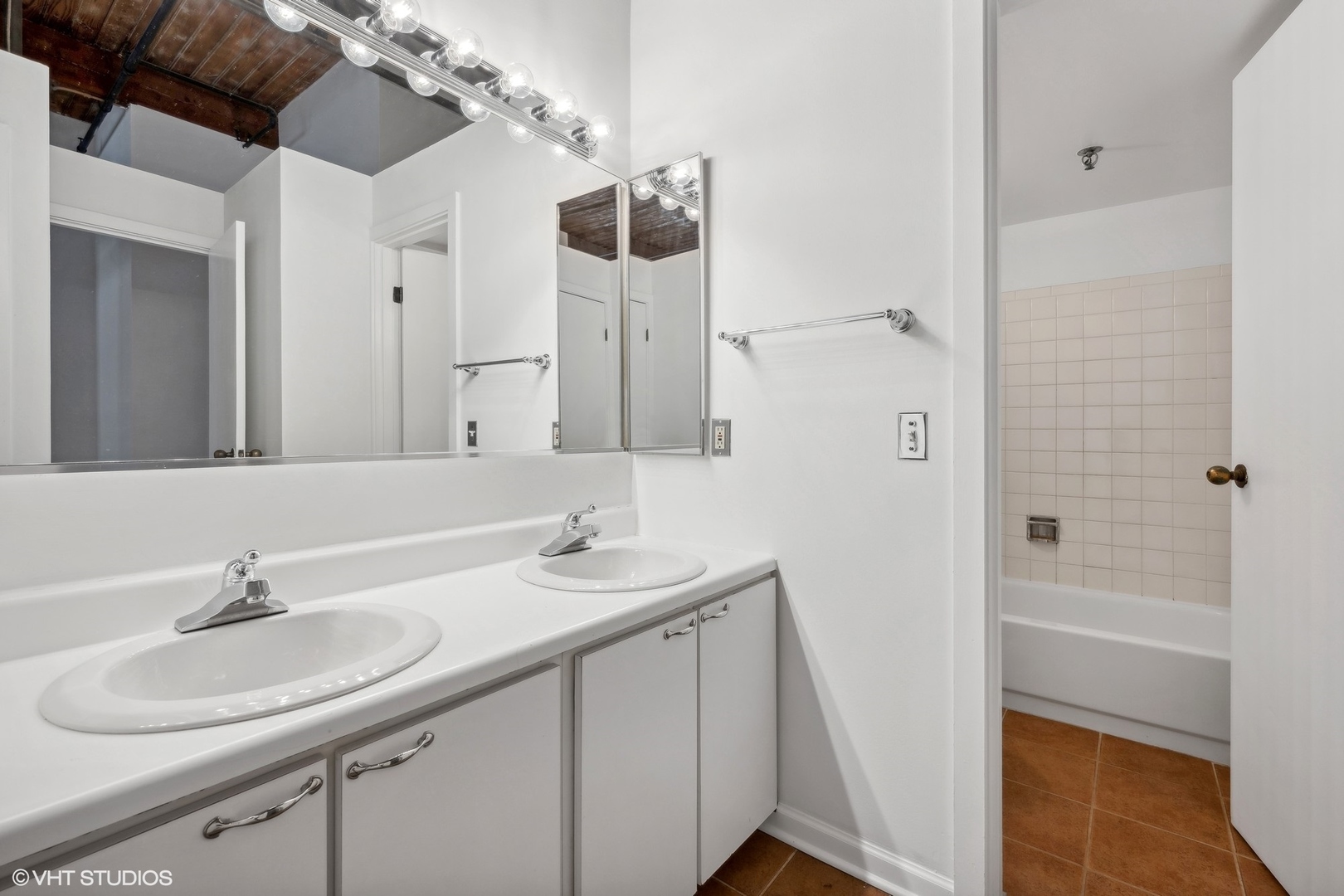 540 N Lake Shore Drive Unit: 715