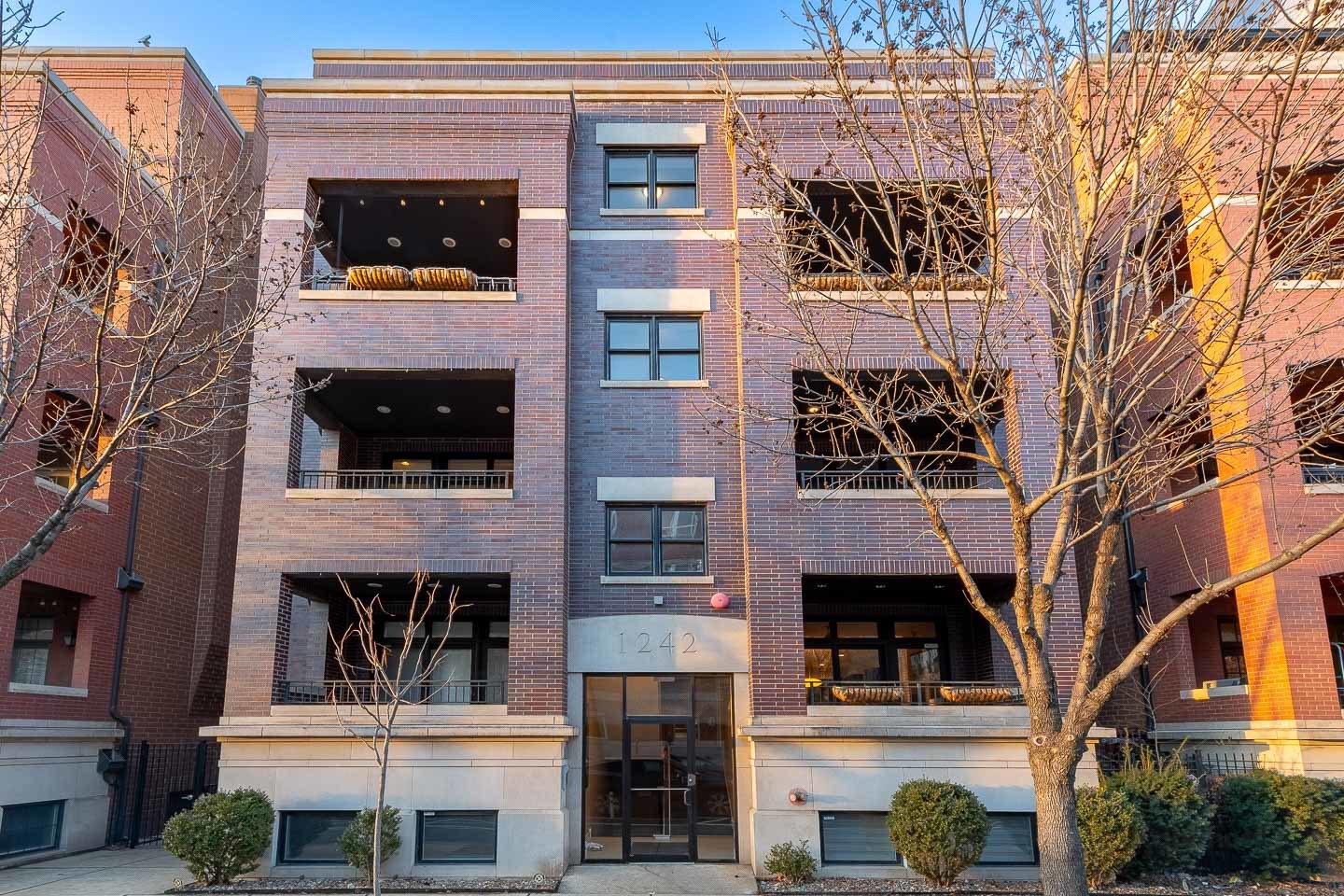 1242 W Jackson Boulevard Unit: 2E