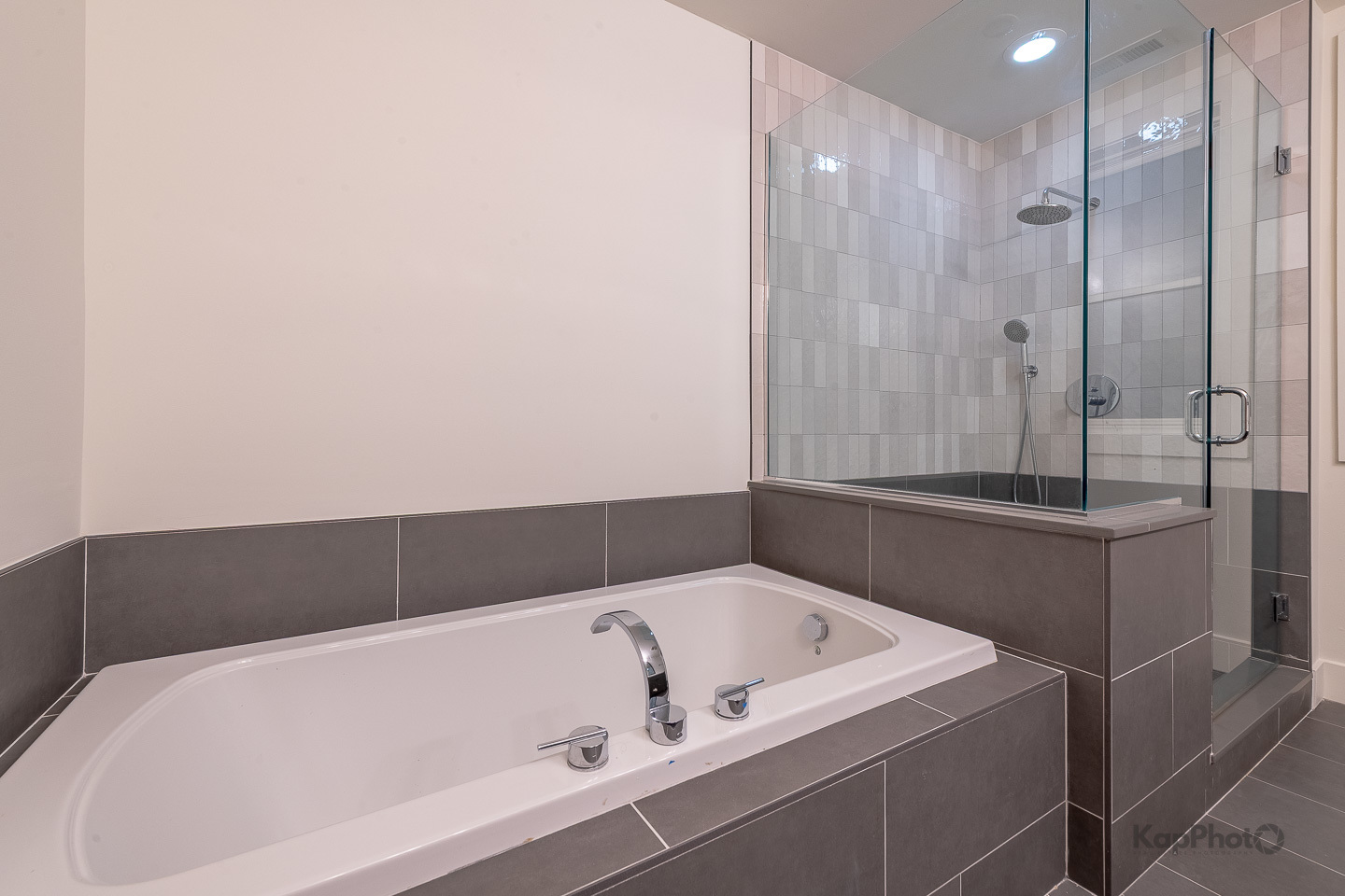 1242 W Jackson Boulevard Unit: 2E
