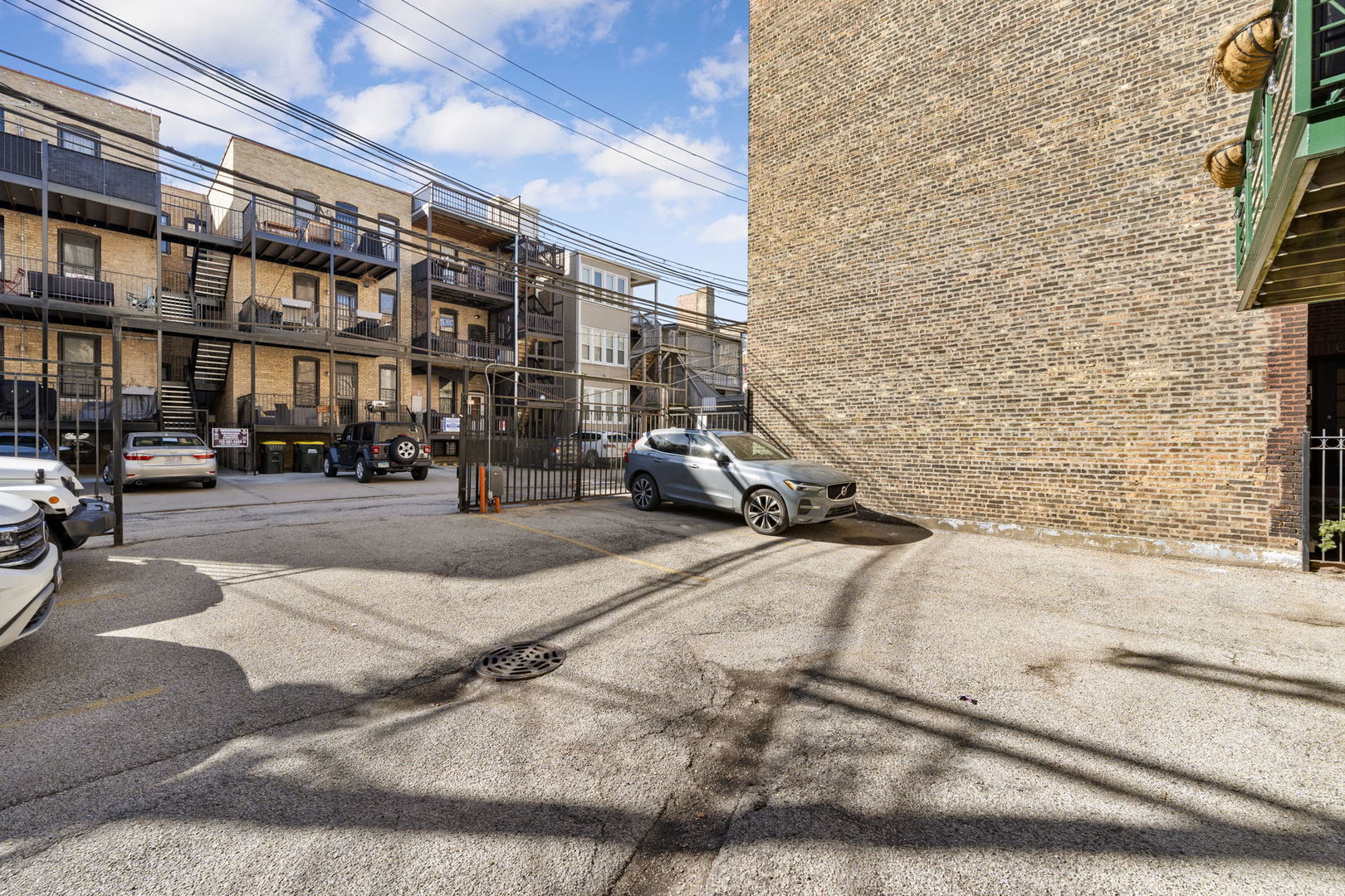 727 W BELMONT Avenue Unit: 8