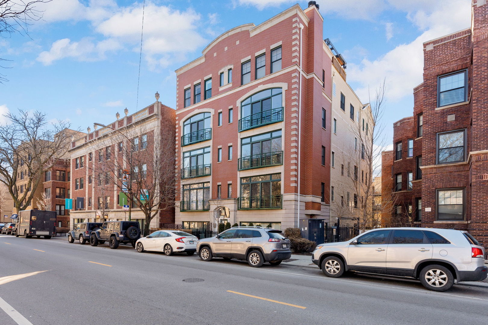 727 W BELMONT Avenue Unit: 8