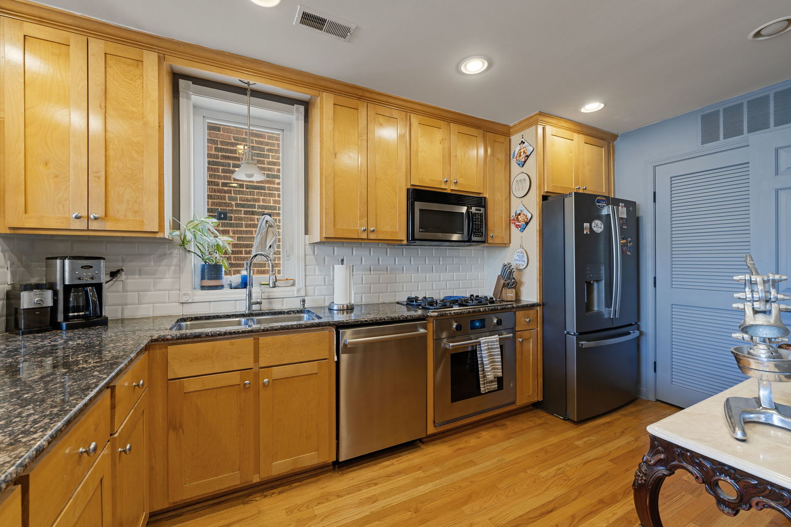727 W BELMONT Avenue Unit: 8