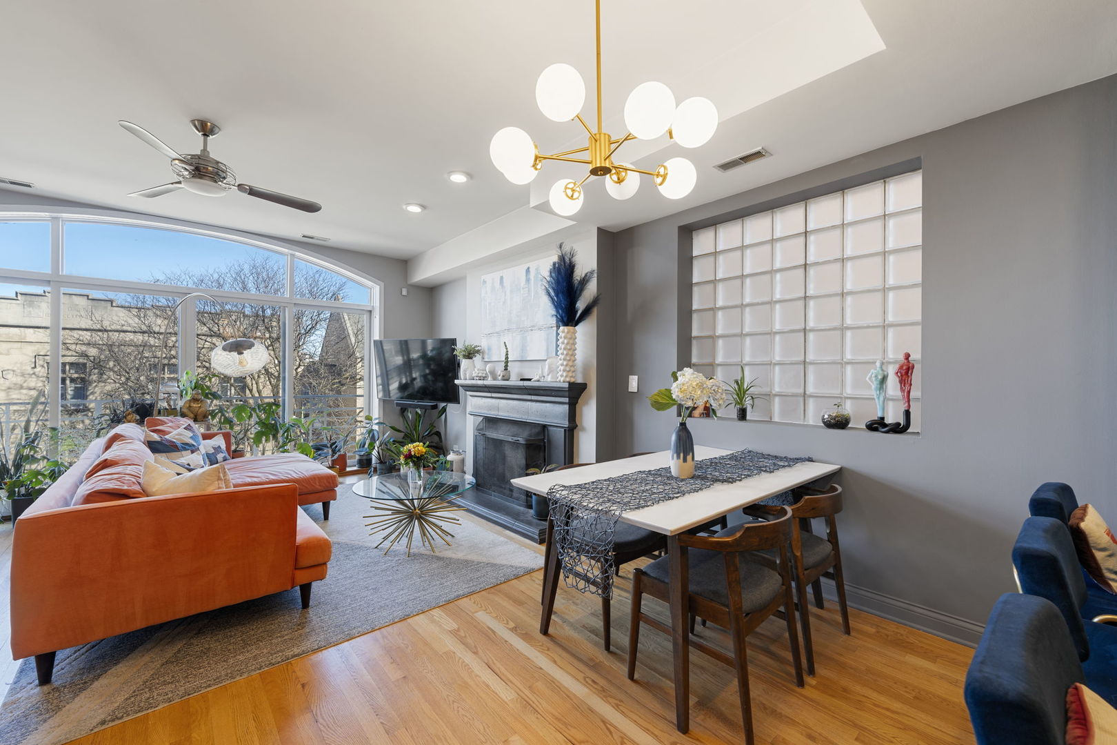 727 W BELMONT Avenue Unit: 8