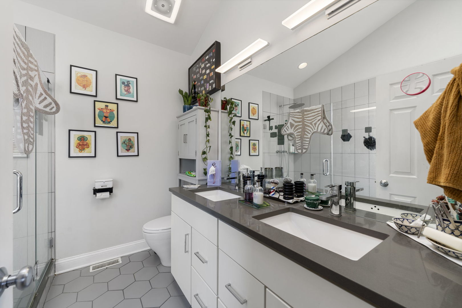 727 W BELMONT Avenue Unit: 8