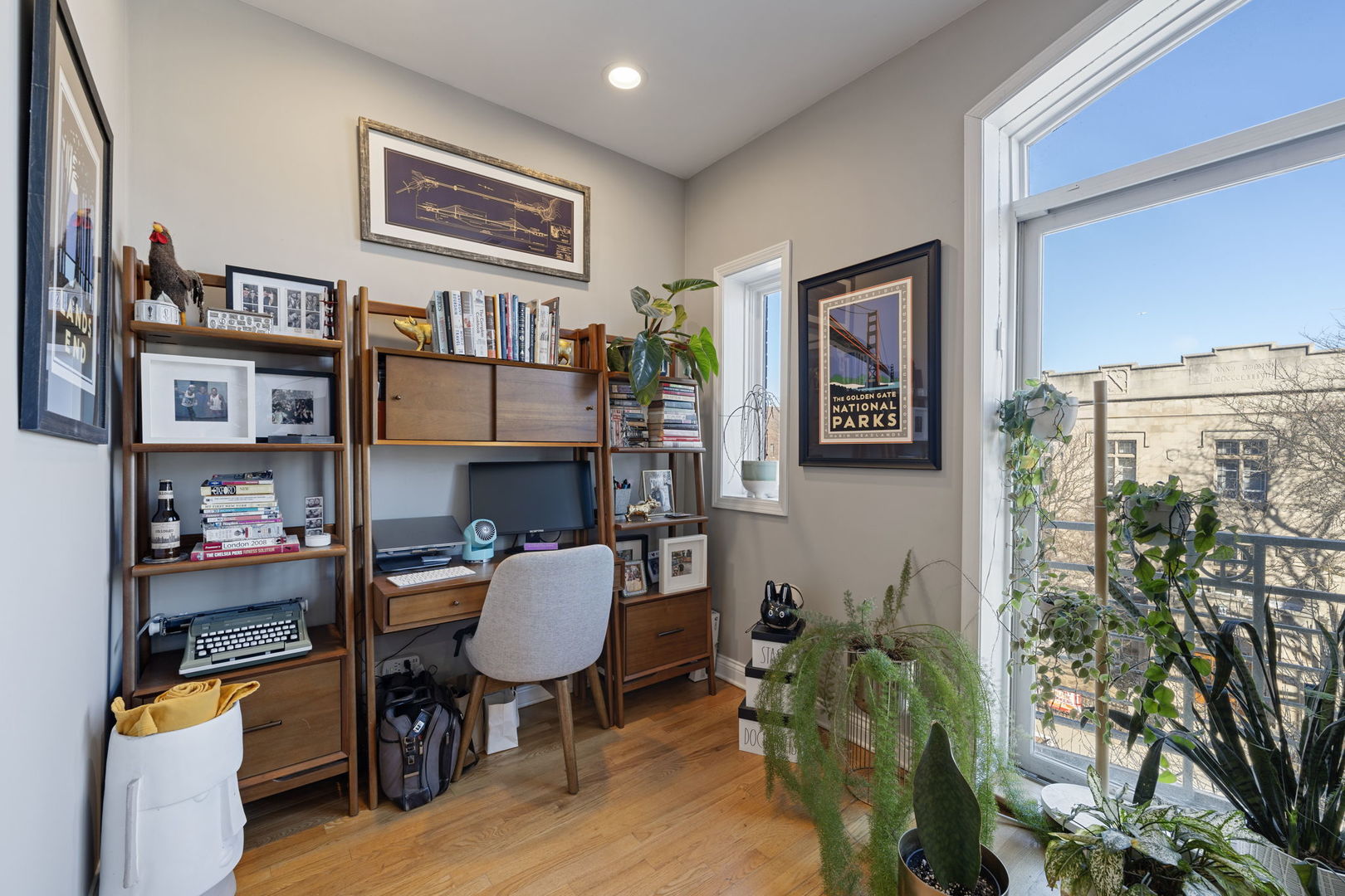 727 W BELMONT Avenue Unit: 8