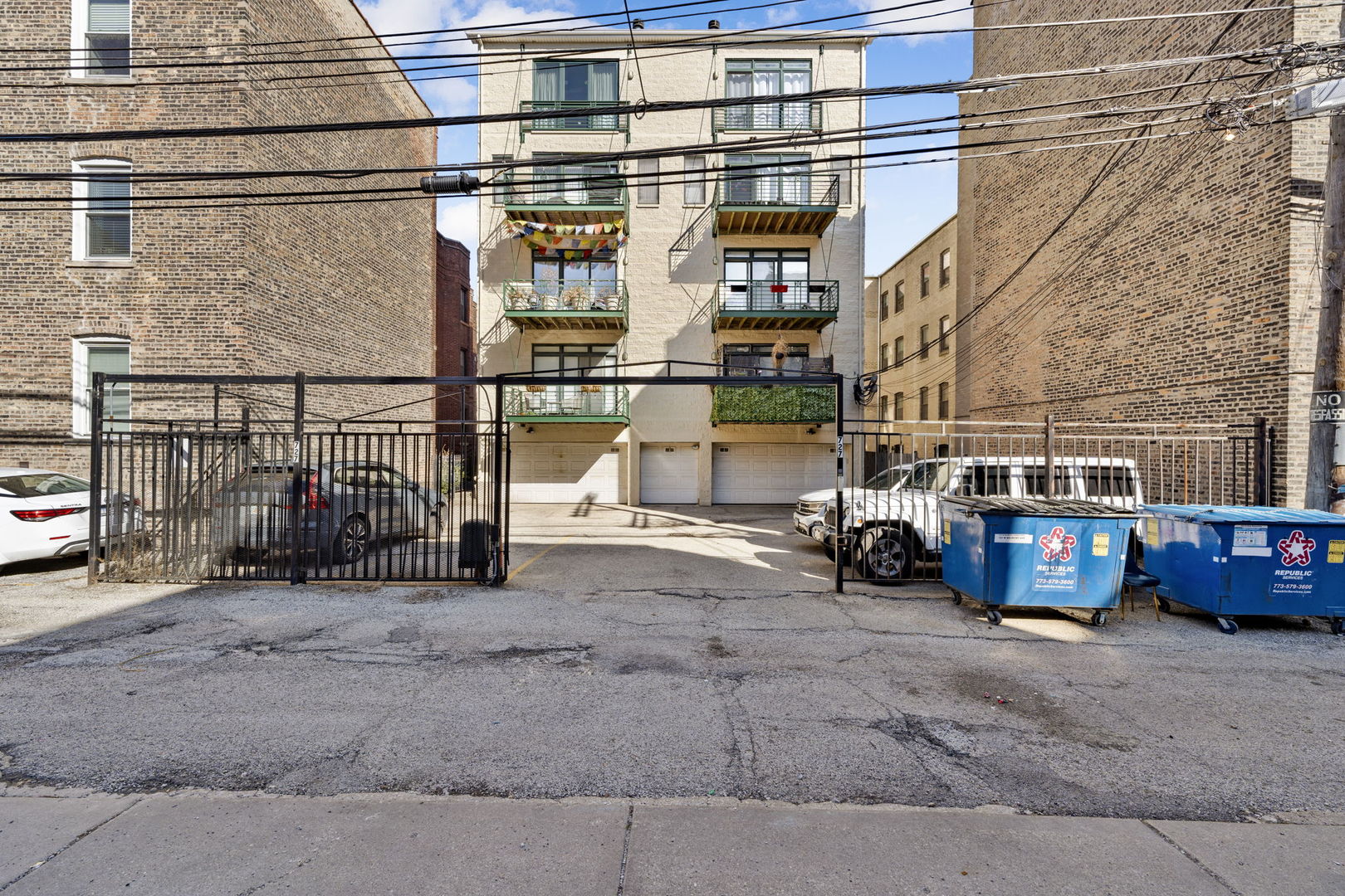 727 W BELMONT Avenue Unit: 8