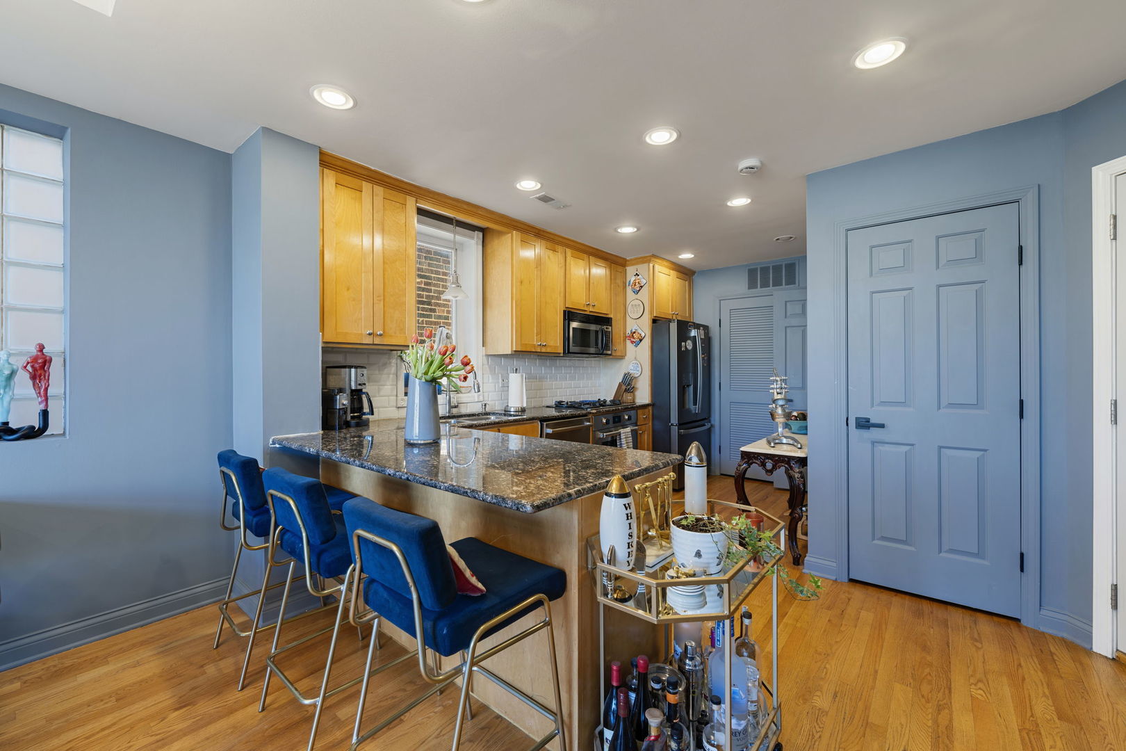 727 W BELMONT Avenue Unit: 8