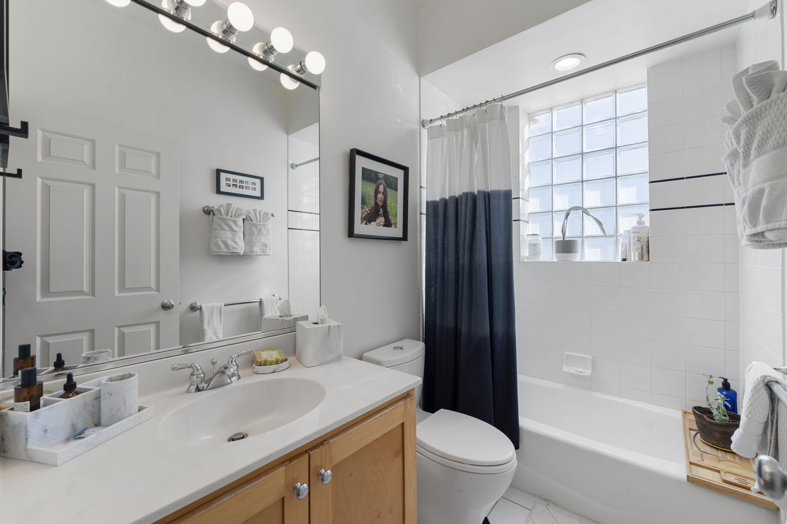 727 W BELMONT Avenue Unit: 8
