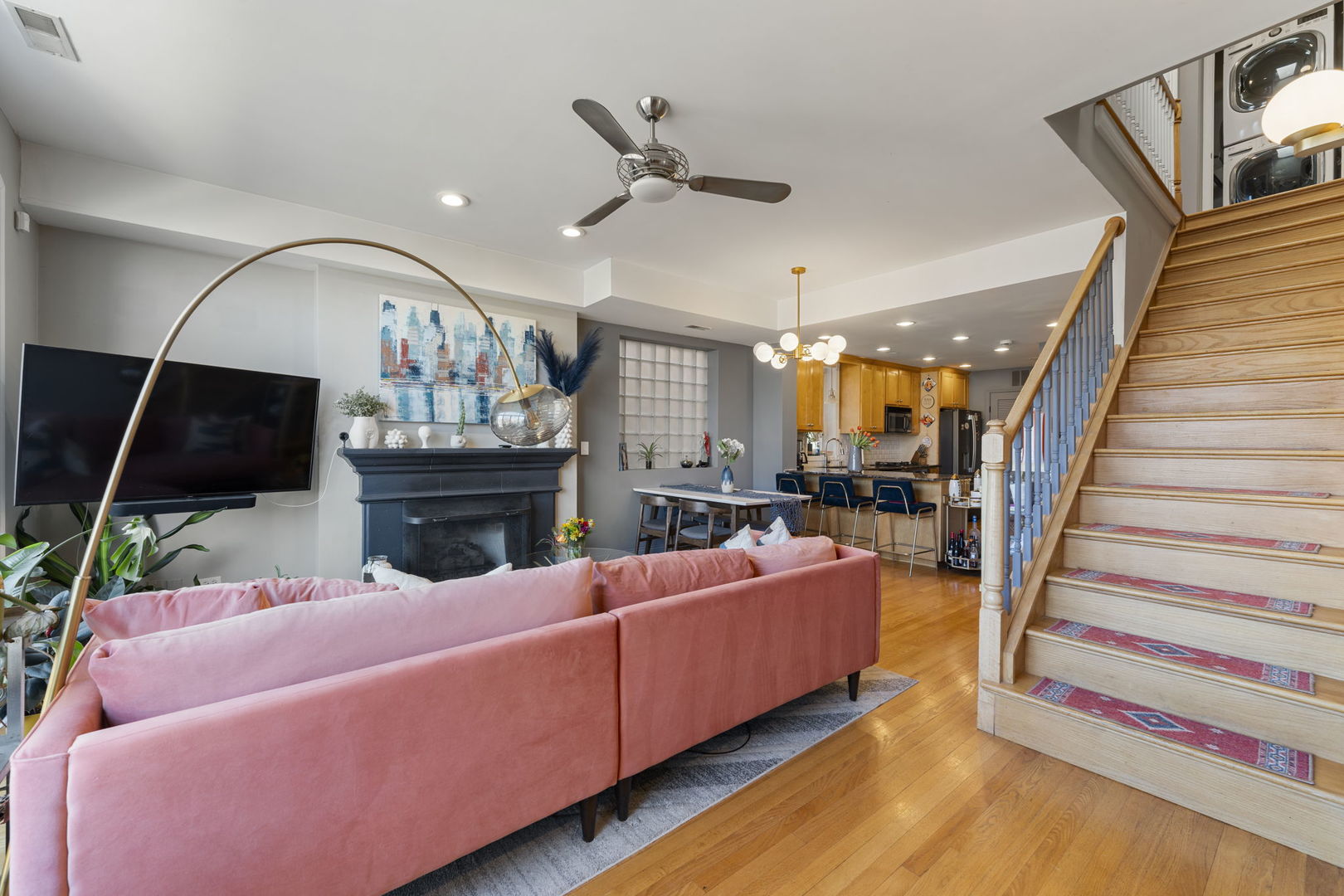 727 W BELMONT Avenue Unit: 8