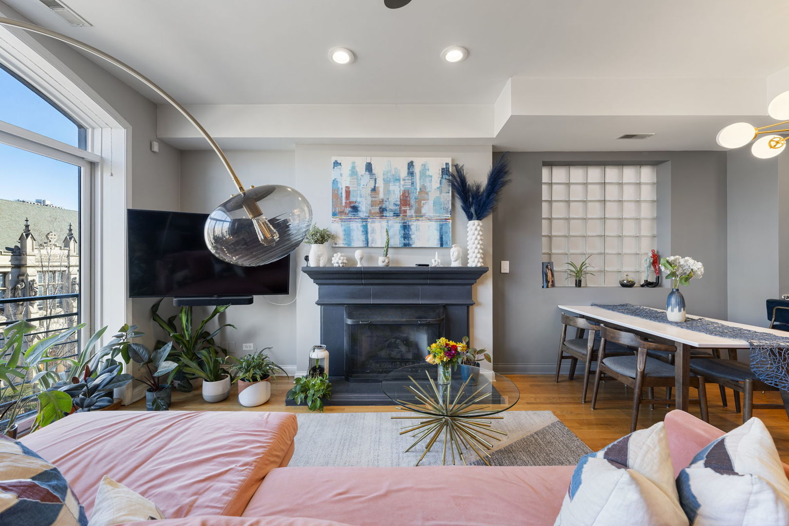 727 W BELMONT Avenue Unit: 8