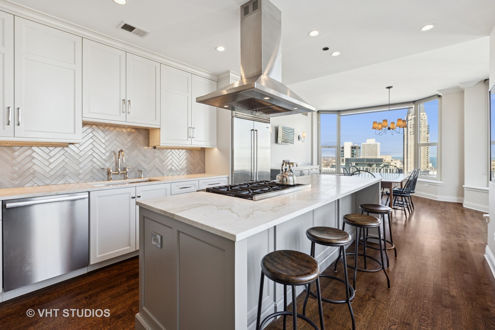 25 E Superior Street Unit: 4203