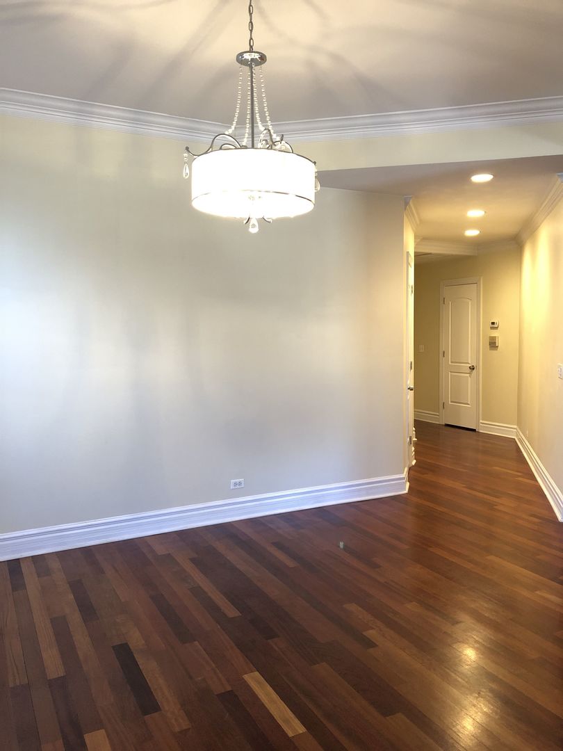 36 S Ashland Avenue Unit: 201
