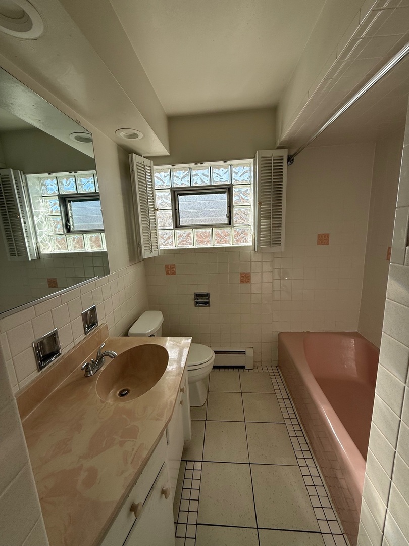 8527 W Berwyn Avenue Unit: 2