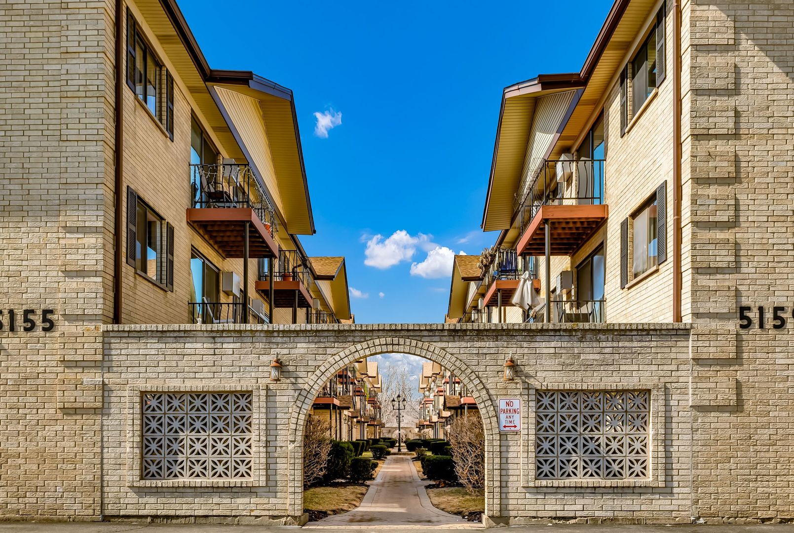 5159 N East River Road Unit: 207D