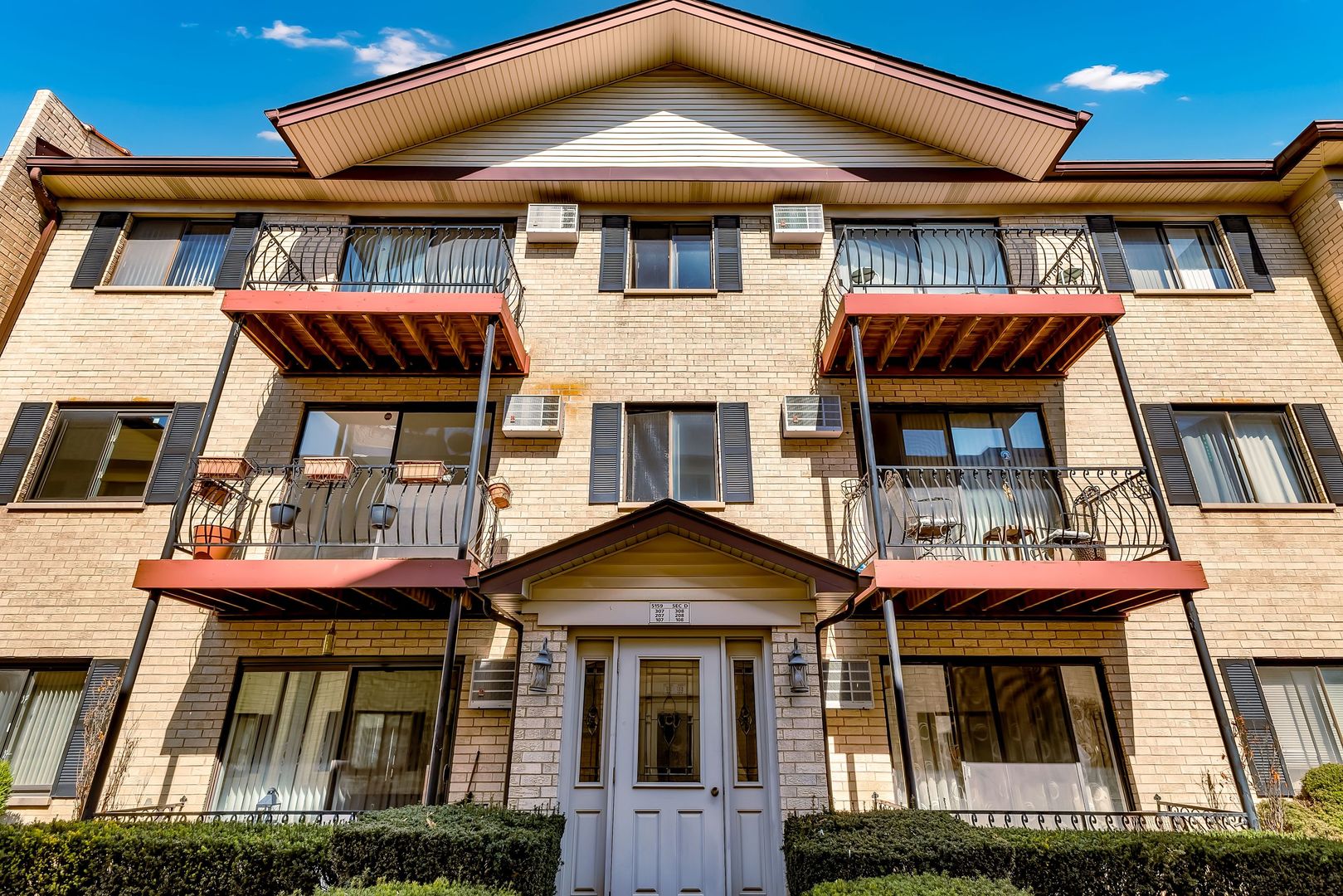 5159 N East River Road Unit: 207D