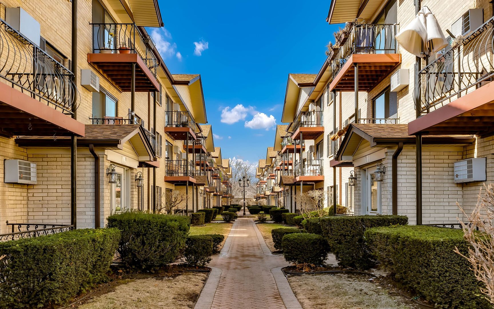 5159 N East River Road Unit: 207D