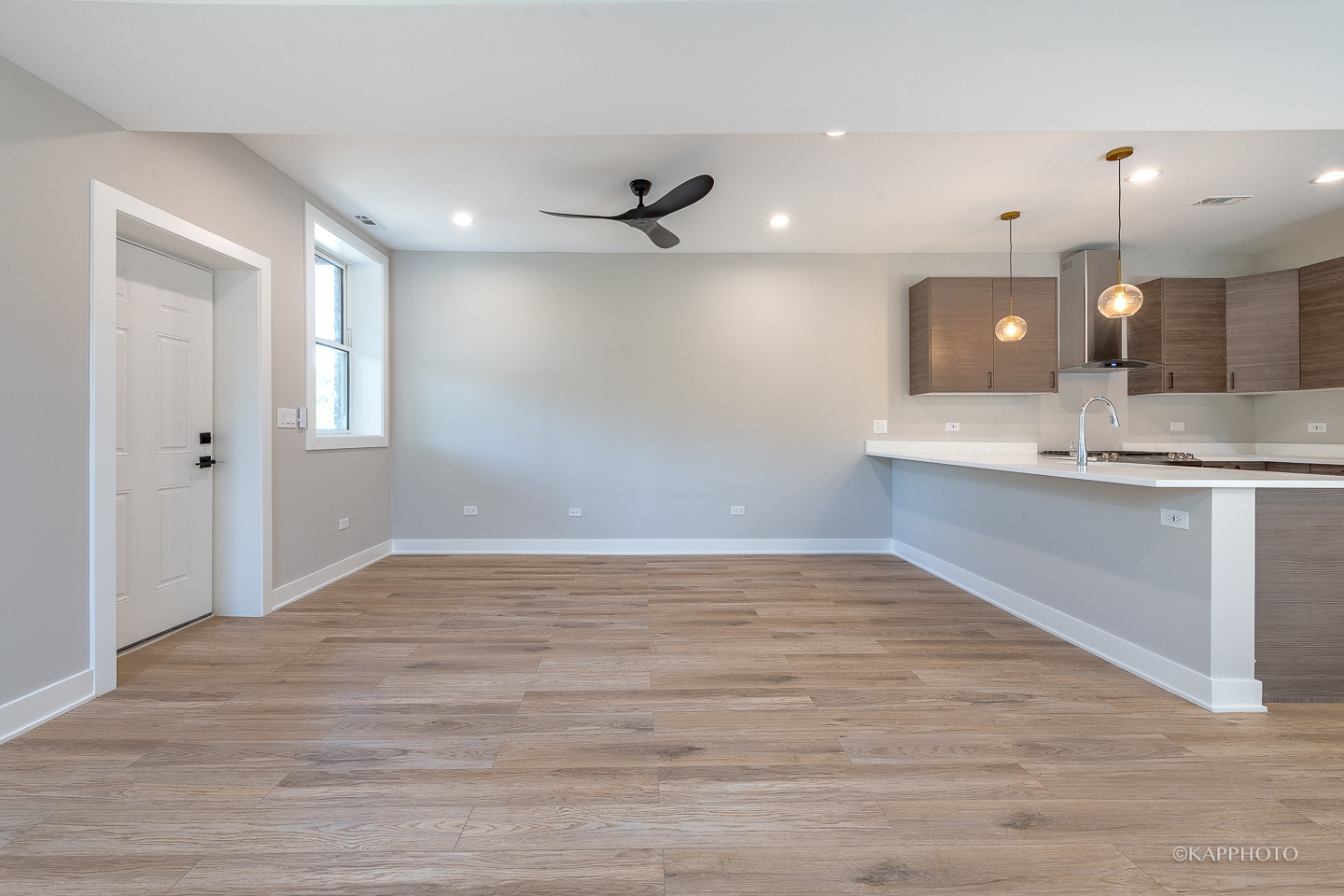 4152 S Prairie Avenue Unit: 3