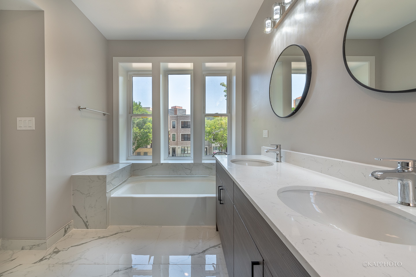 4152 S Prairie Avenue Unit: 3