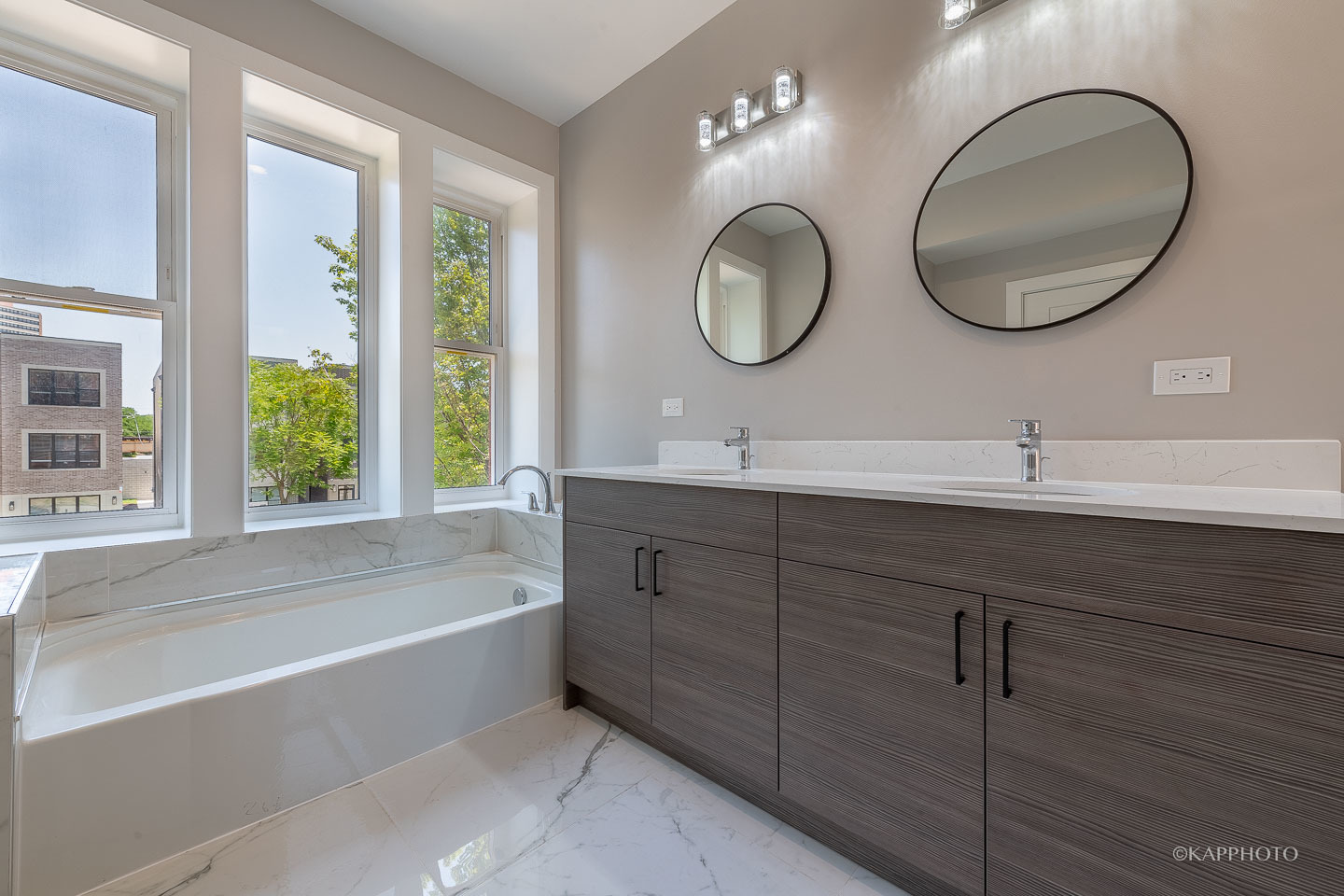 4152 S Prairie Avenue Unit: 3
