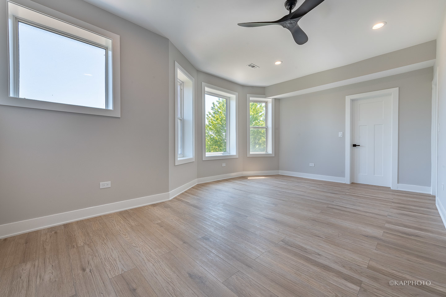 4152 S Prairie Avenue Unit: 3