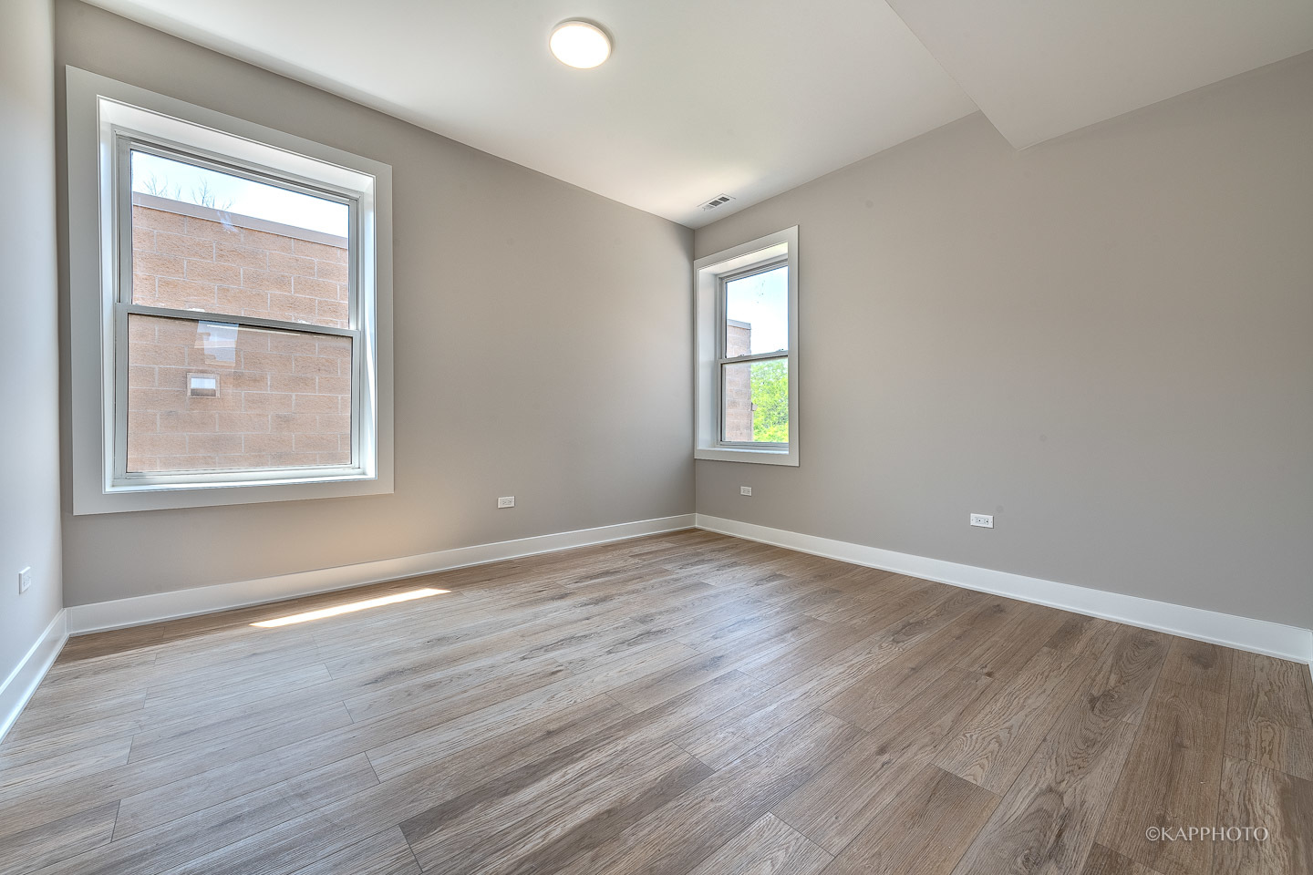 4152 S Prairie Avenue Unit: 3