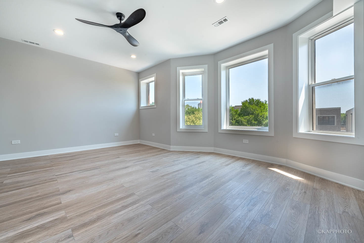 4152 S Prairie Avenue Unit: 3
