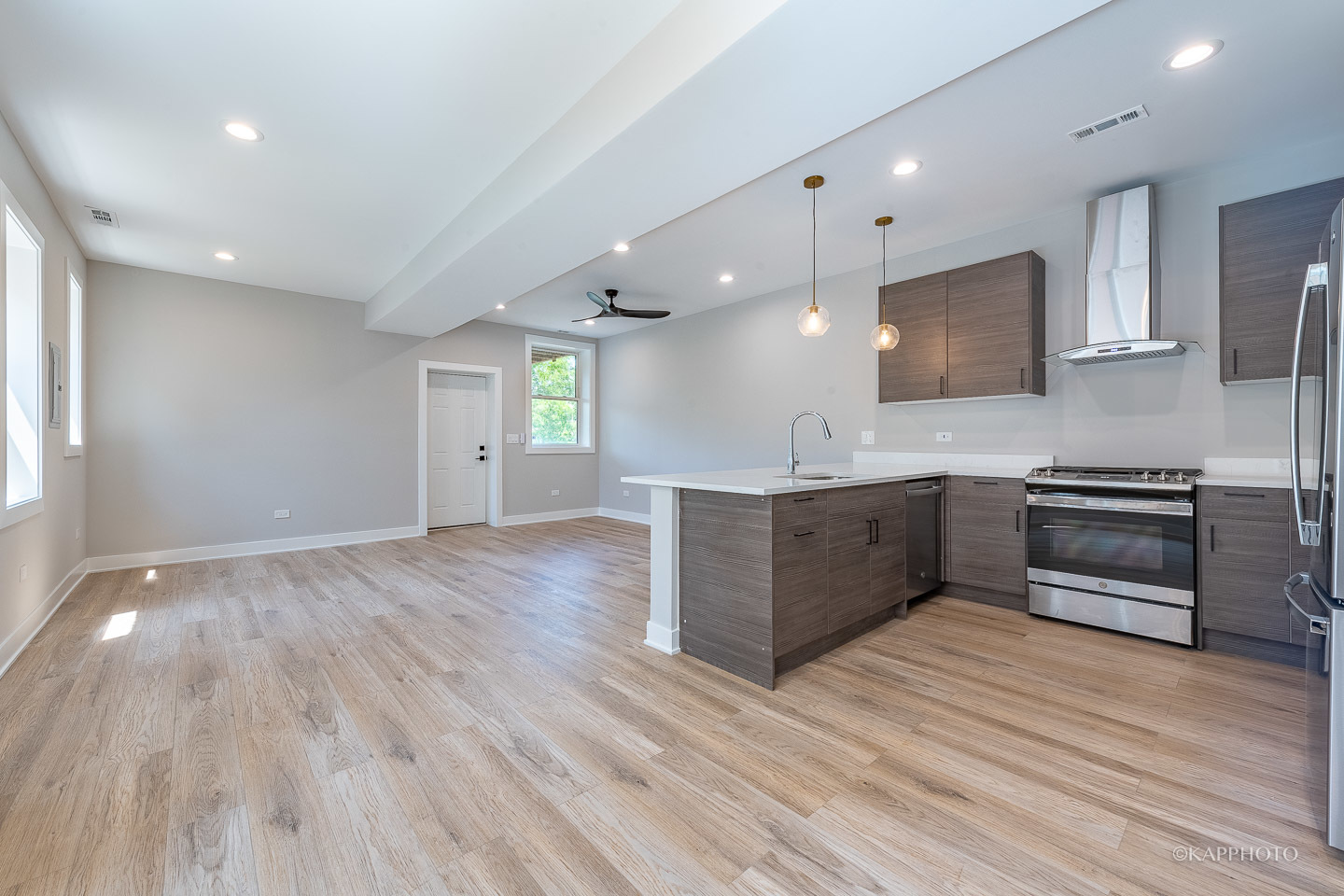 4152 S Prairie Avenue Unit: 3